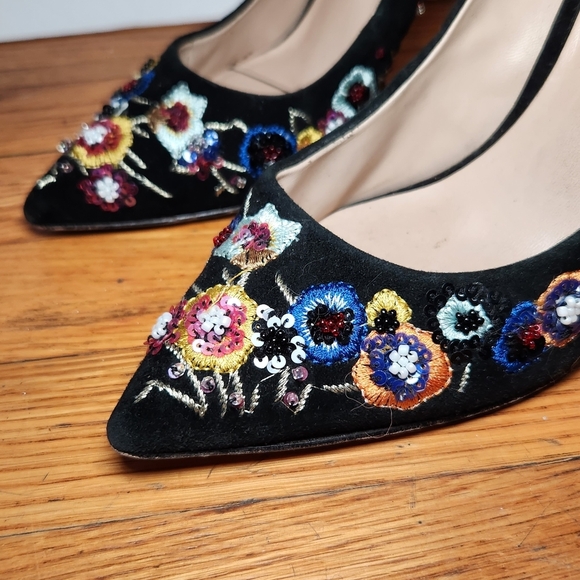 5/$100 SALE -  Vintage Embroidered Floral Nicole Miller Beaded Suede Stilettos - Picture 7 of 12